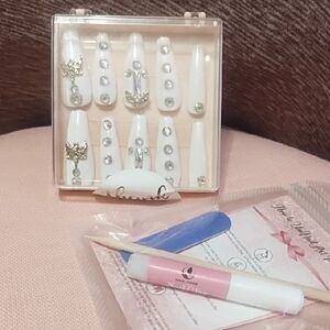 Elegant White Press-On Nails with Rhinestones